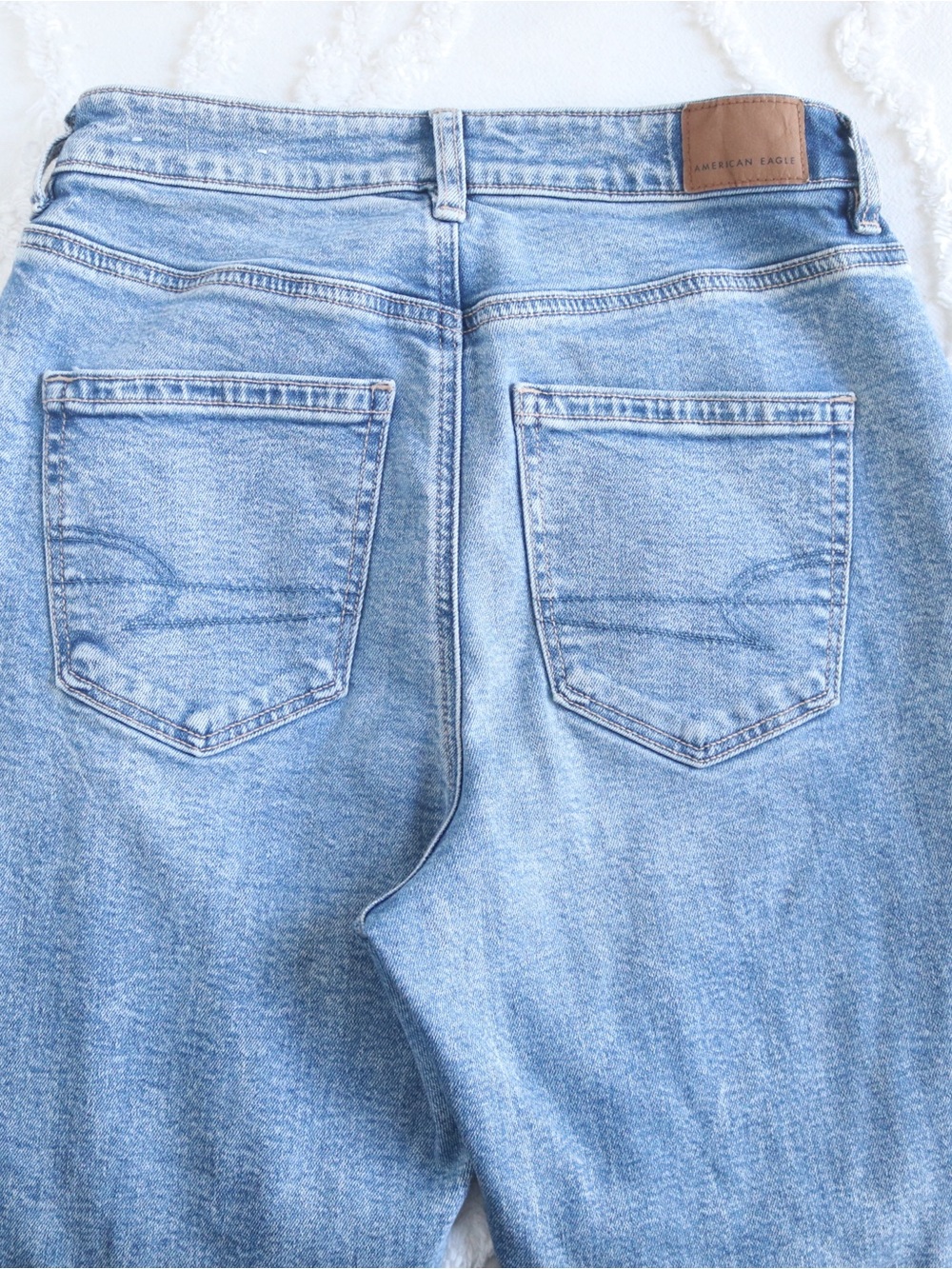 AE | NWT Mom Jeans Distressed Ripped High Rise Rigid Stretch Ankle Denim 4 Short - Picture 8 of 16